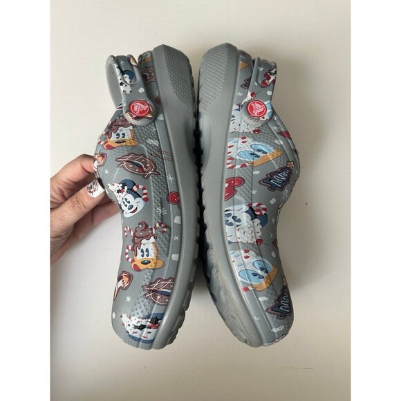 Disney Christmas Mickey And Friends Holiday Treat Crocs Clogs W9/M7 - Picture 2 of 8
